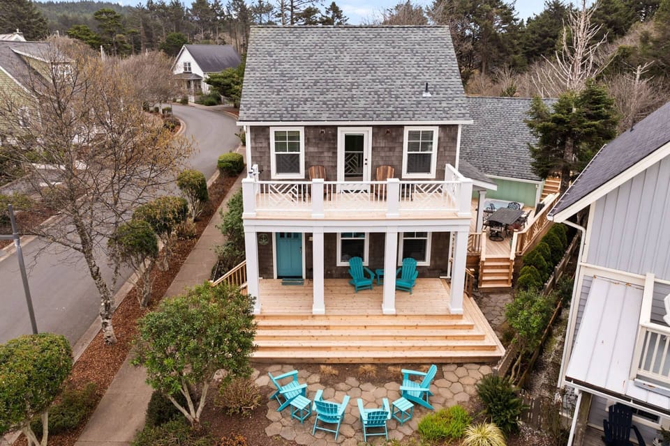 Parkside is in Lincoln City, comfortably situated in the tranquil Olivia Beach neighborhood.