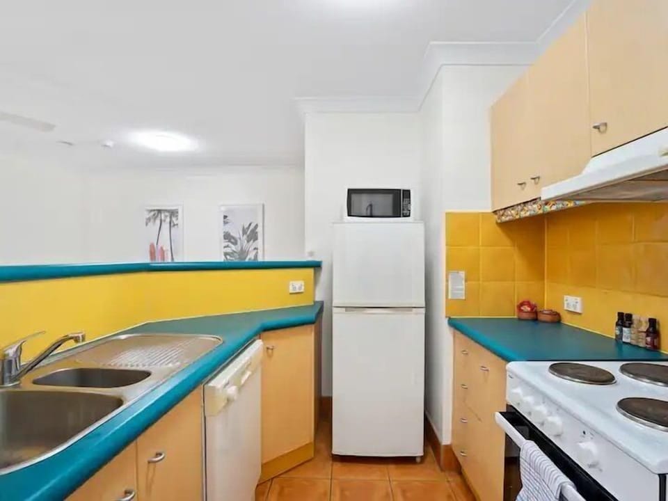 Comfort Apartment | Private kitchen | Full-size fridge, microwave, oven, stovetop