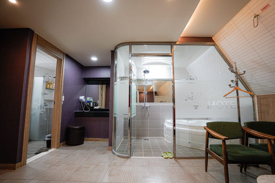 Family Room | Bathroom | Shower, designer toiletries, hair dryer, bathrobes