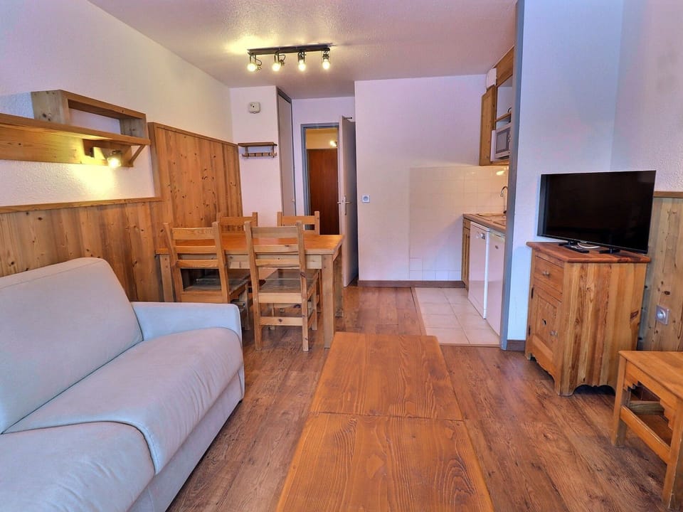 Comfortable 2 Rooms, Ski-In/Ski-Out, Pets Allowed Apartment in Les Allues