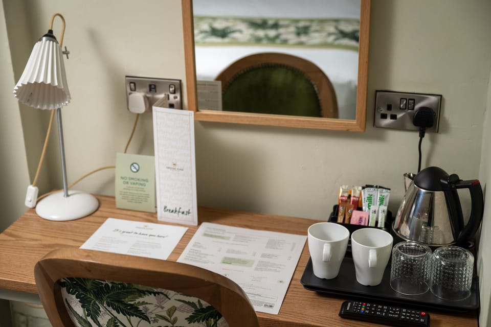 Family Room Sleeps 4 | Desk, blackout drapes, iron/ironing board, free WiFi