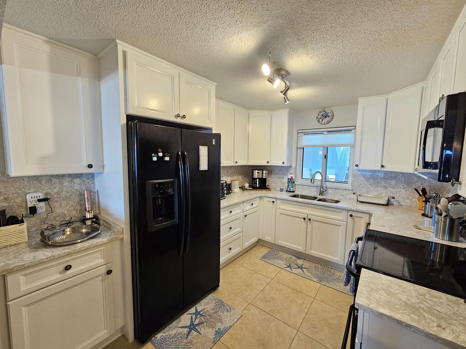 Beautiful and Bright Kitchen