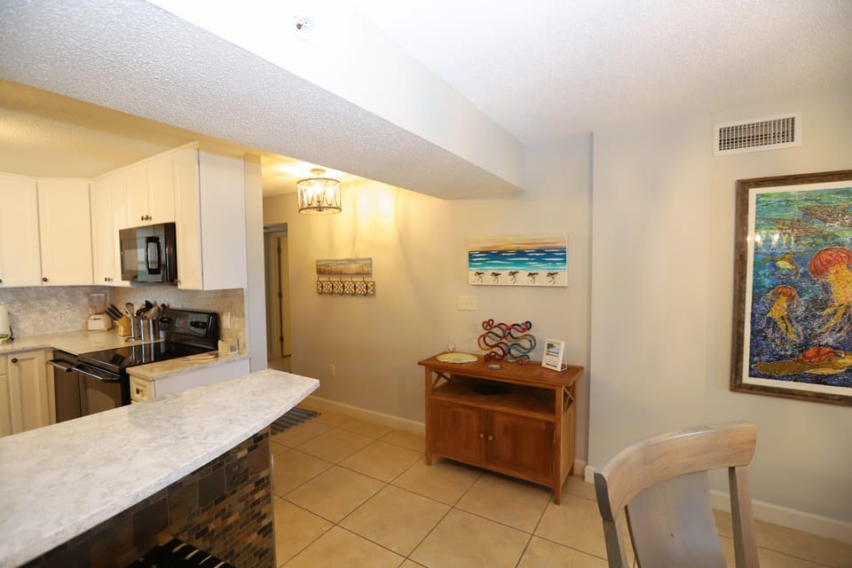 Dining Area to Entrance