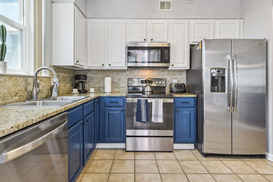 Kitchen. Fridge w water dispenser, stove w air fryer, dishwasher, disposal, pantry, eat-in bar.