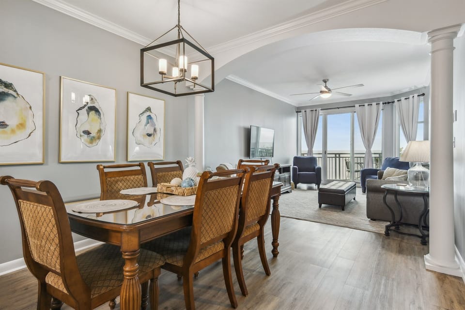 Dining room lookng in living room.
