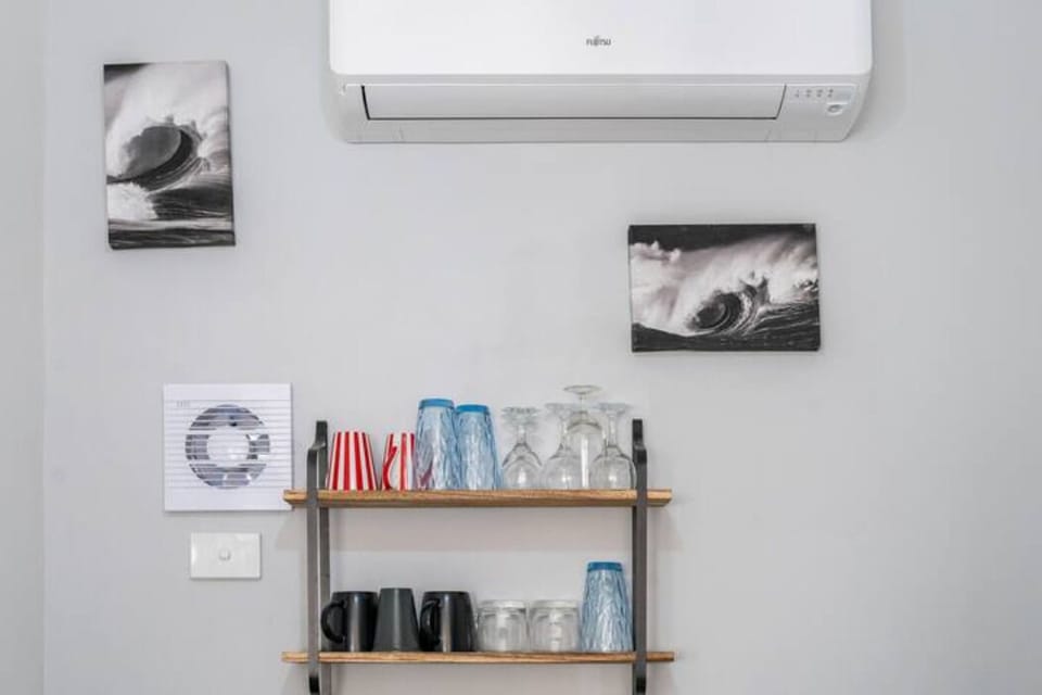 show  new reverse cycle air conditioner
plenty of glass wear