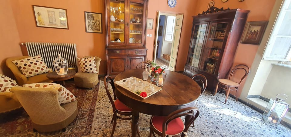 Picture Frame, Table, Furniture, Chair, Building, Wood, Lighting, Interior Design, Living Room, Floor