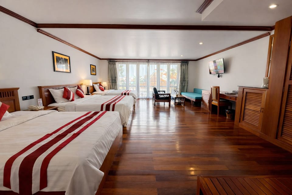 Junior Suite Triple - Balcony | City view