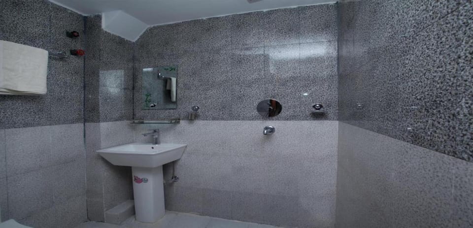 Shower, rainfall showerhead, towels, soap