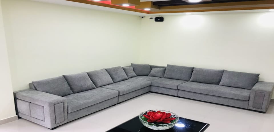 32-inch flat-screen TV with cable channels, TV