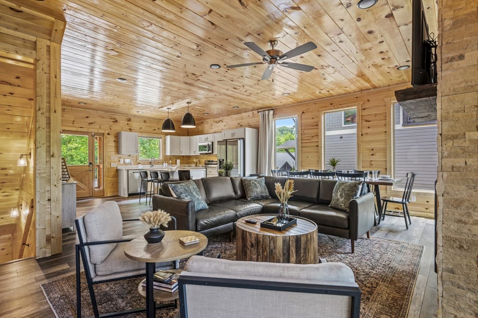 Spacious living room