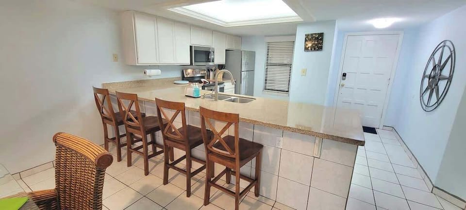 Condo, Multiple Beds, Balcony, Ocean View | Private kitchen | Fridge, microwave, oven, stovetop