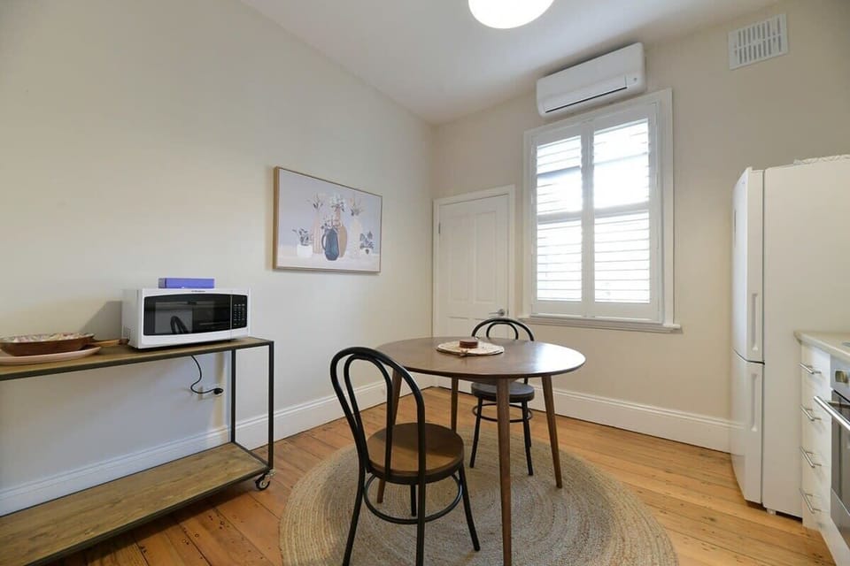 Kitchen & Dining