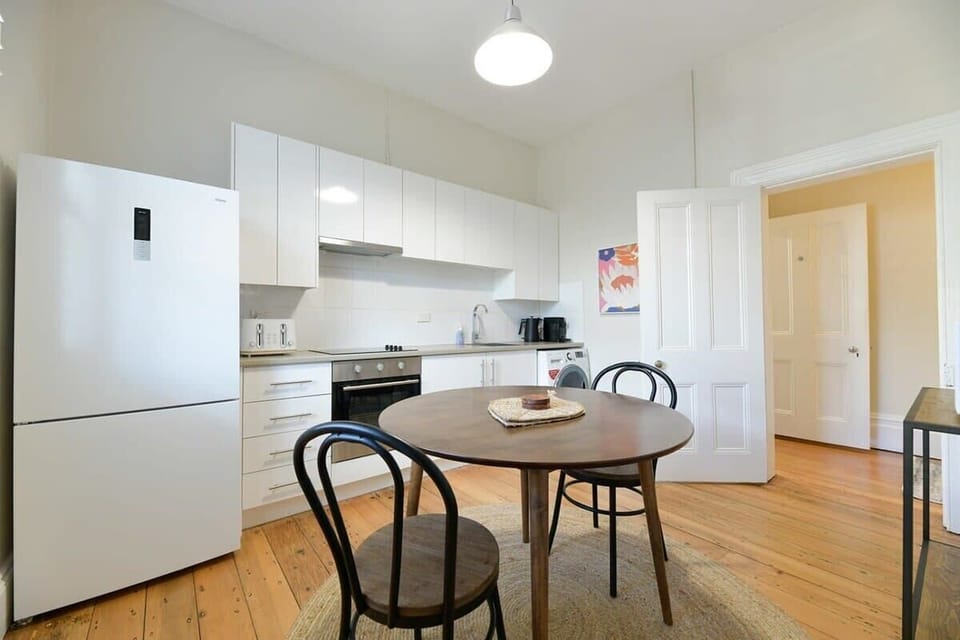 Kitchen & Dining