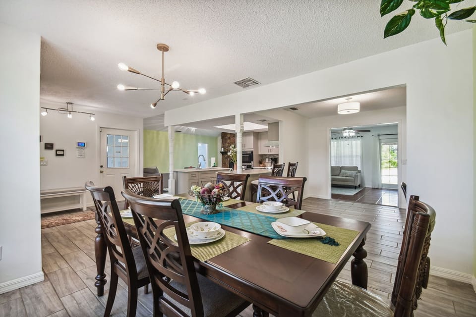 Romantic House | In-room dining