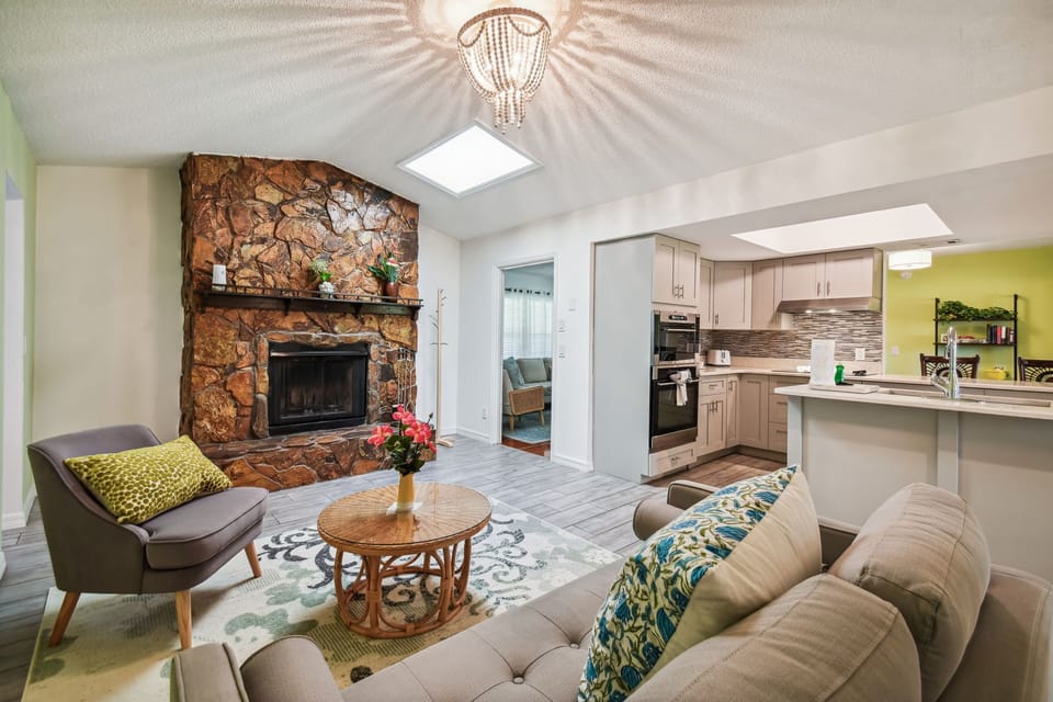 Romantic House | 4 bedrooms, iron/ironing board, free WiFi
