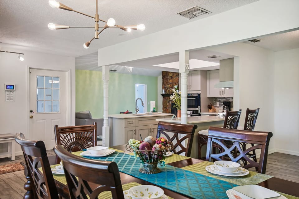 Romantic House | In-room dining