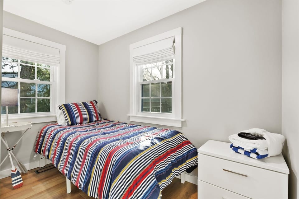 Bedroom 3 - Bedding (linens, pillows and pillow cases) and towels (hand, bath, beach) included