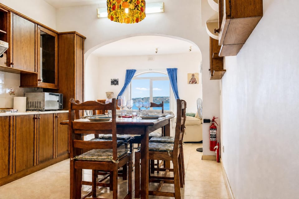 Family Apartment, 2 Bedrooms, Balcony (Seafront apartment in Gozo,) | Dining