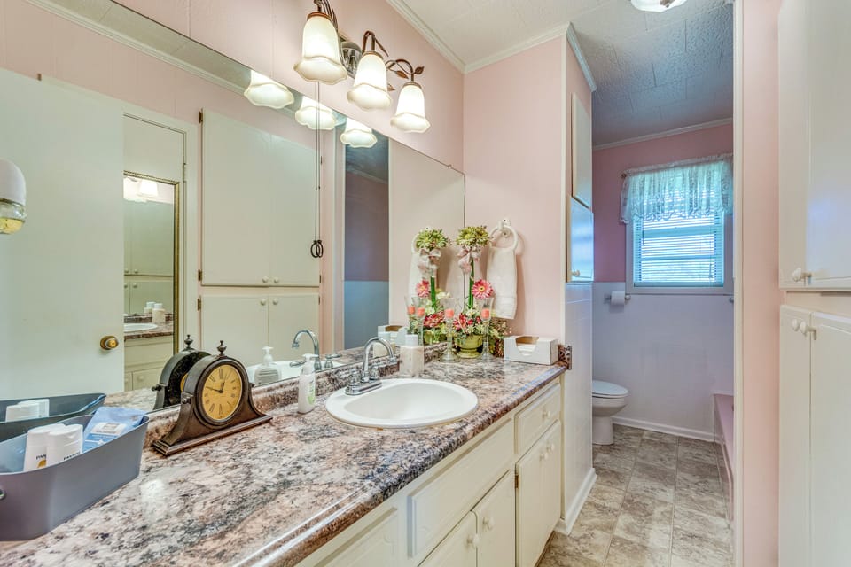 Bathroom | Complimentary Toiletries | Towels Provided