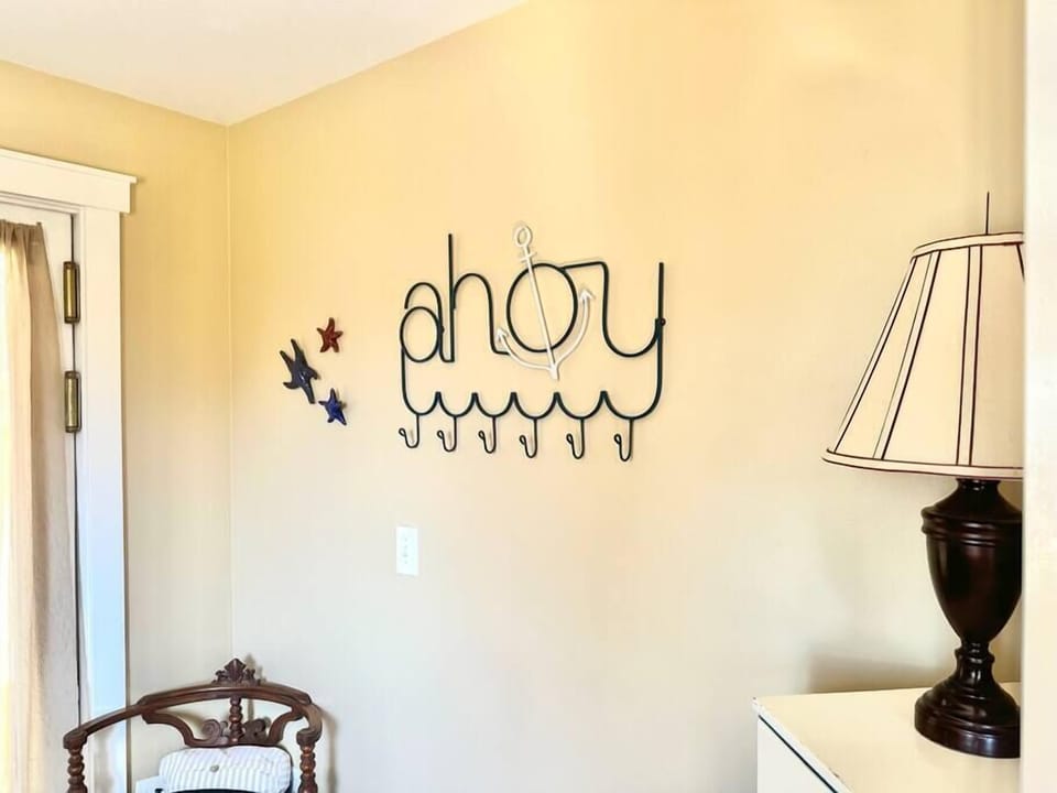 Trundle bed, pulls out 2 twins. Fresh linens, charging ports, views. 