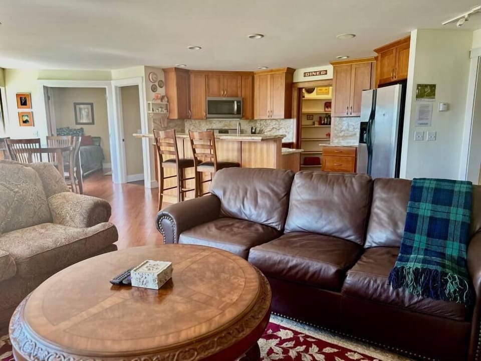 Large couches, smart tv, coffee table, charging ports and fast wifi. 