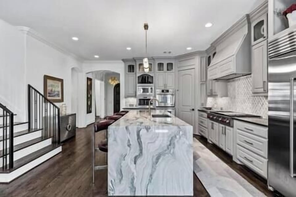 Full kitchen