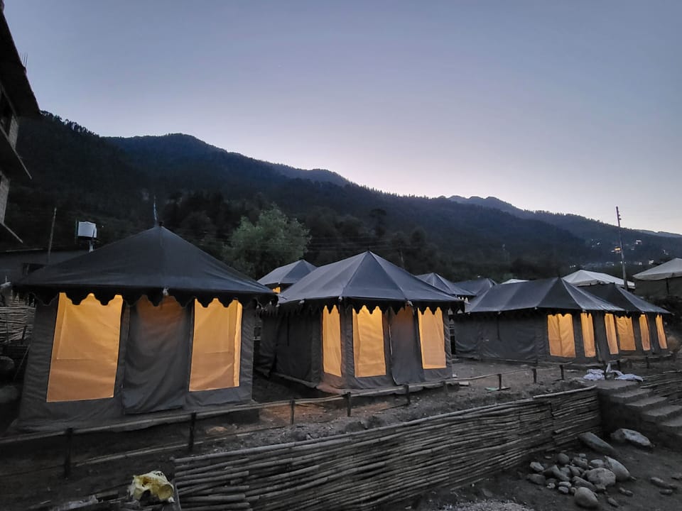 Luxury Tent | Individually decorated, individually furnished, bed sheets