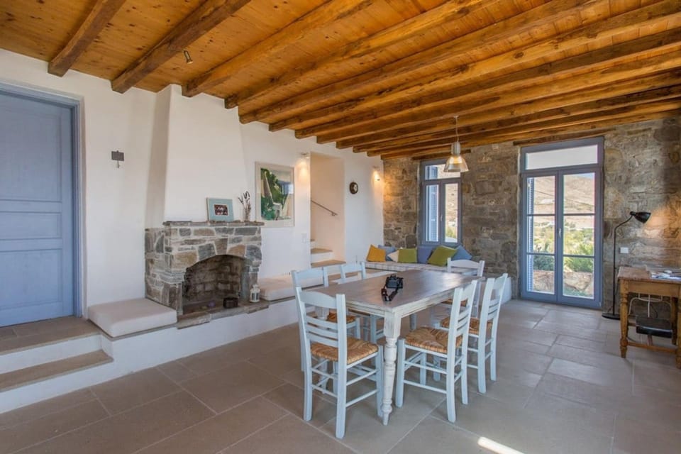 An Amazing Stone Villa-b in Serifos w Shared Pool Villa in Milos