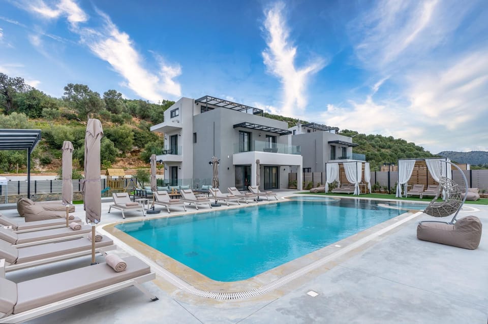 House | 14 bedrooms