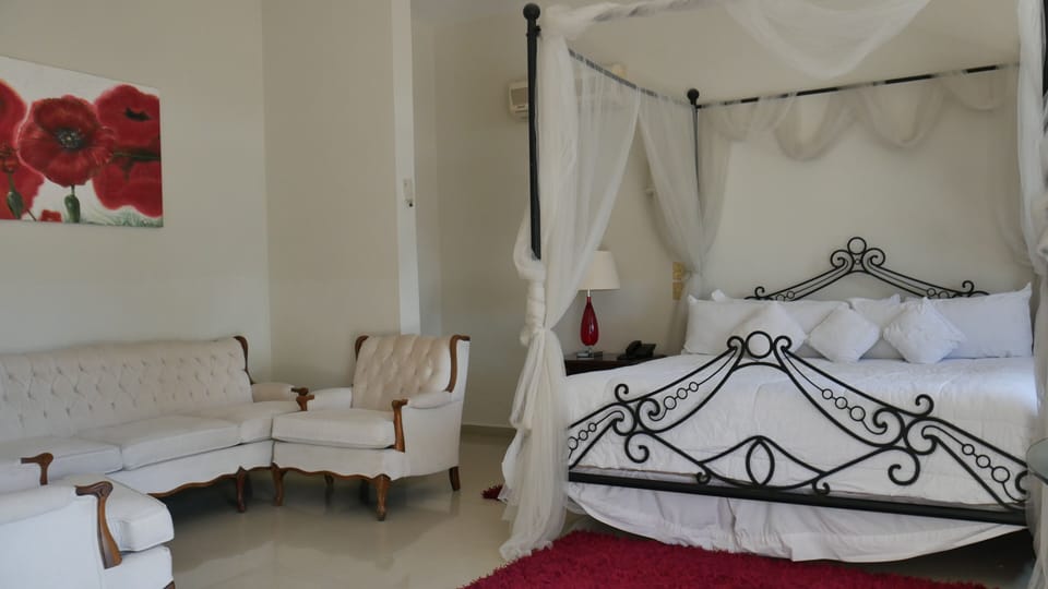 Honeymoon Room | Desk, soundproofing, free WiFi