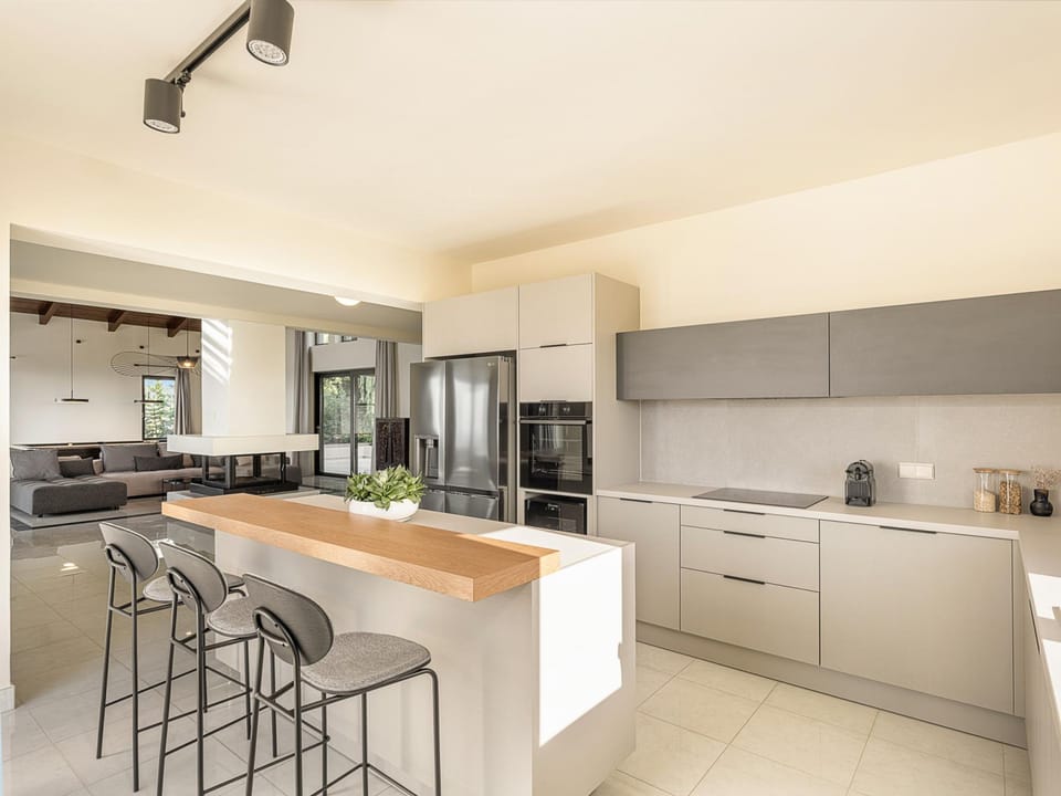 House | 9 bedrooms, soundproofing