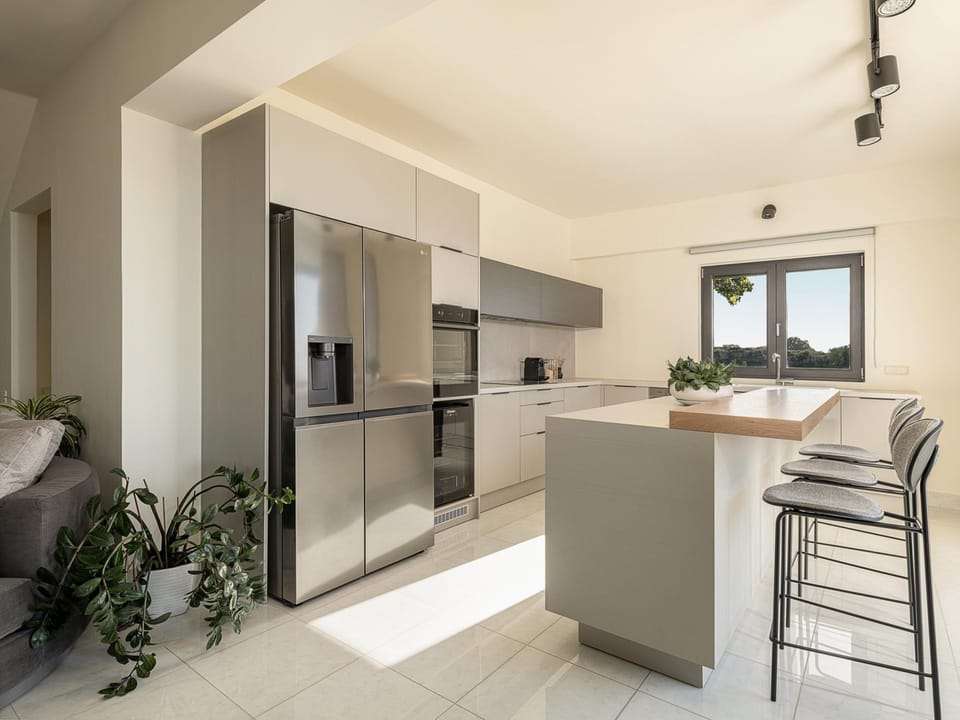House | 9 bedrooms, soundproofing