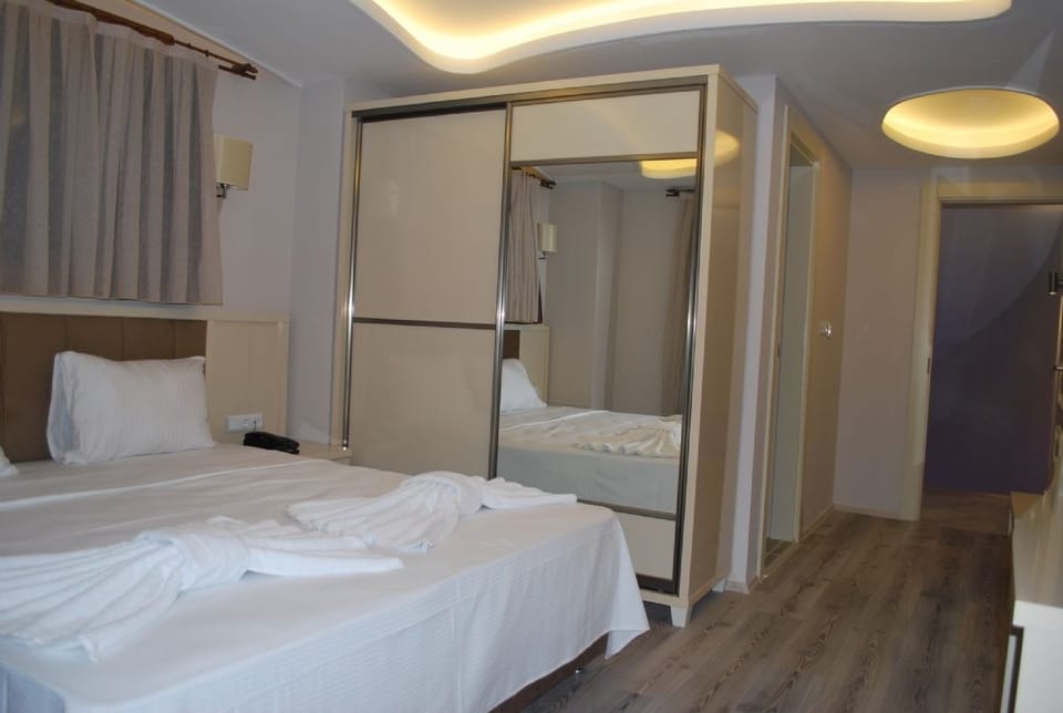 1 bedroom, minibar, desk, soundproofing
