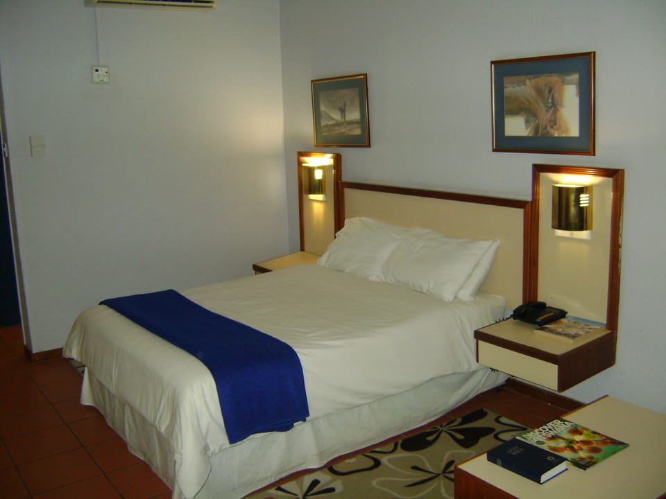 Executive Room | In-room safe, desk