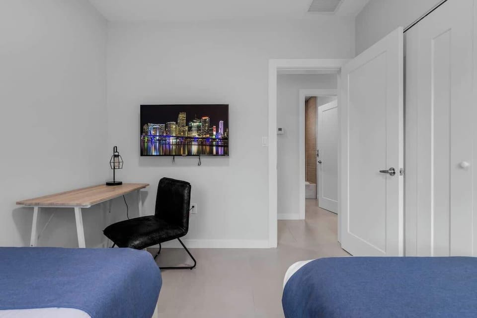 Double beds bedroom with workstation