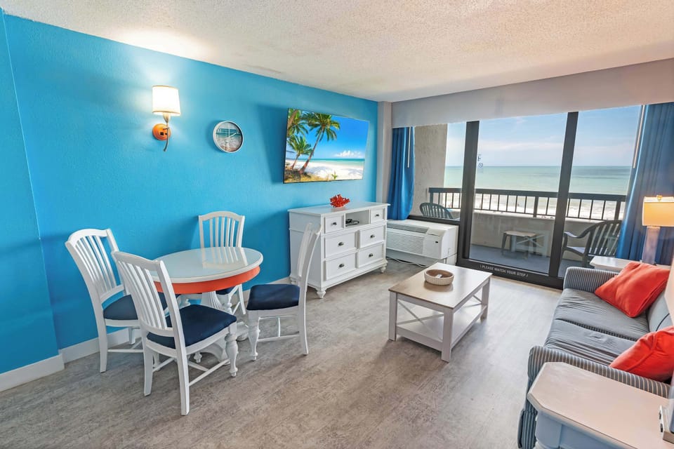 Amazing Living Room, Beautifully Decorated with Stunning Views🌊☀️
