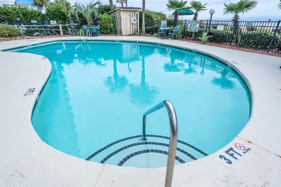 Seaside Pool!