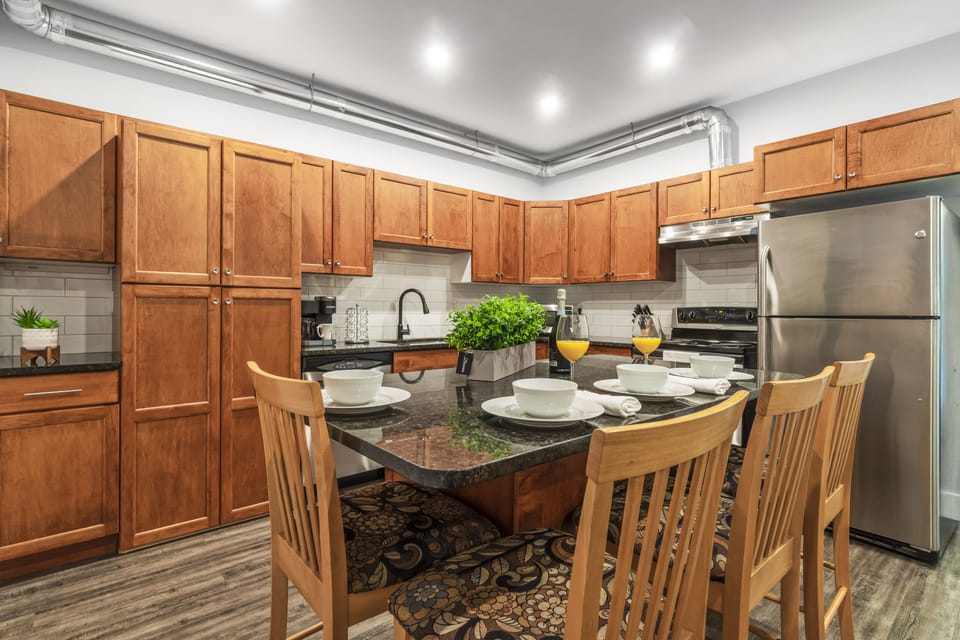 kitchen/ dining area