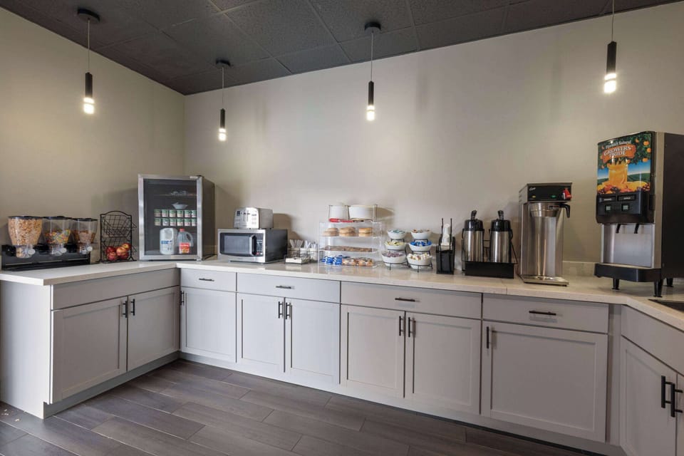 Free daily continental breakfast