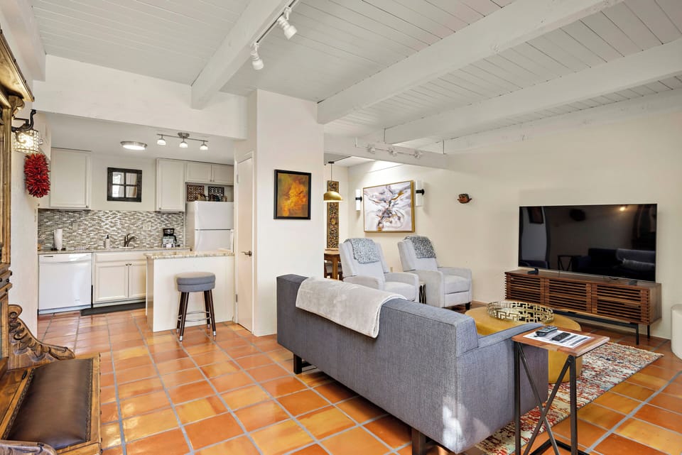 Living Room / Kitchen