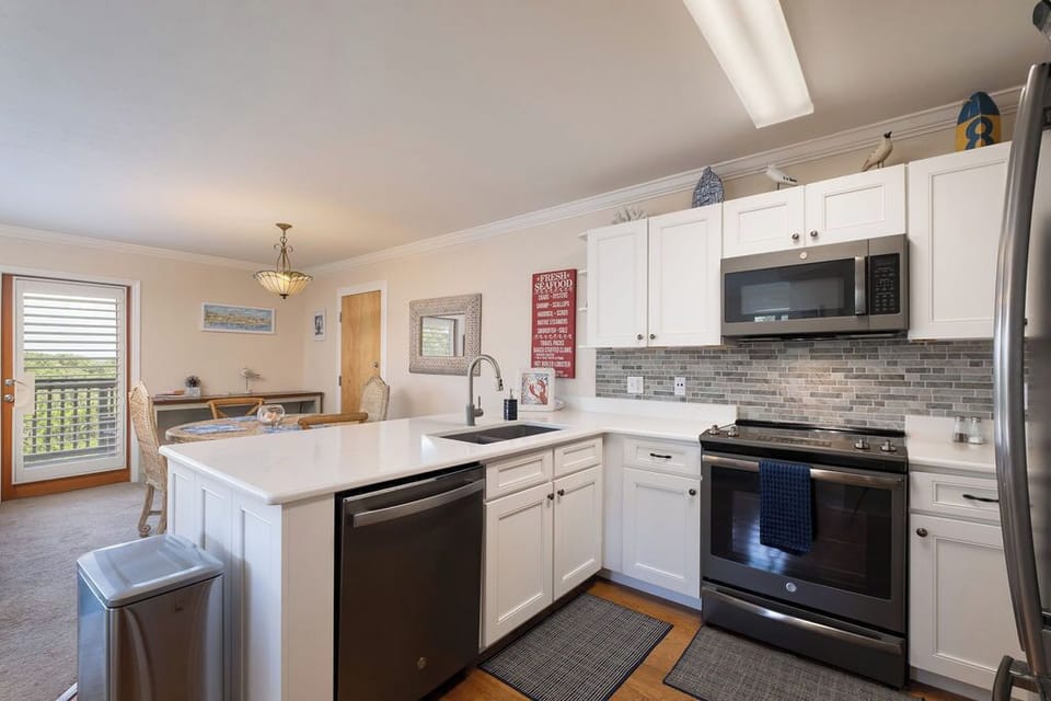 Fully Stocked Kitchen with Dishwasher