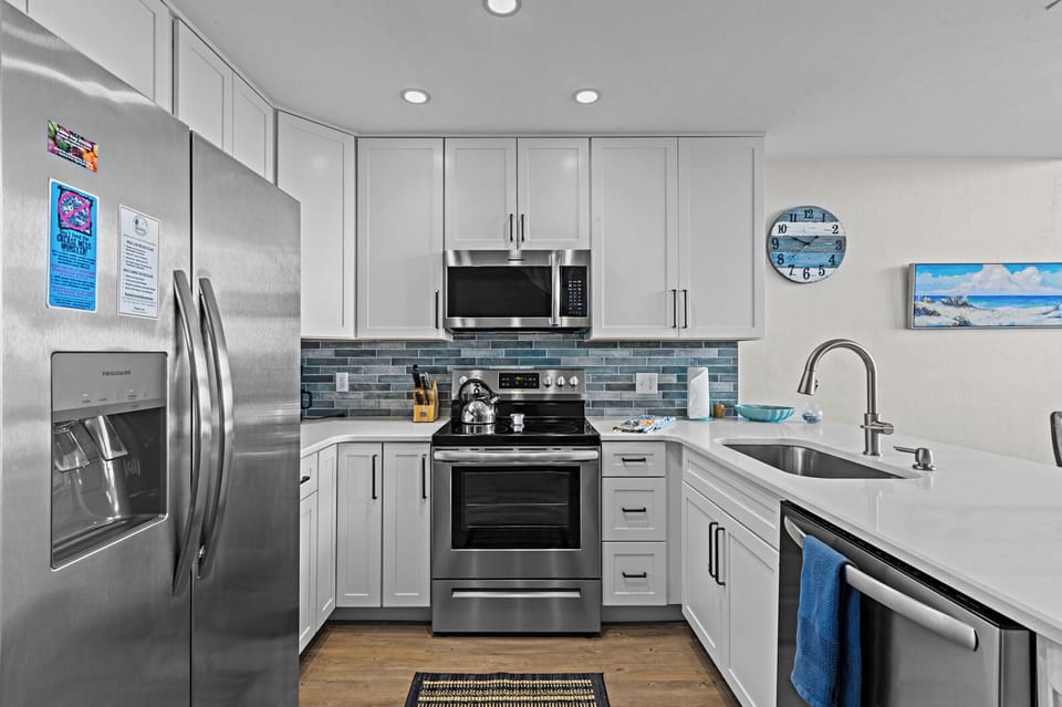 Newly decorated kitchen with all the essential kitchen items you need!