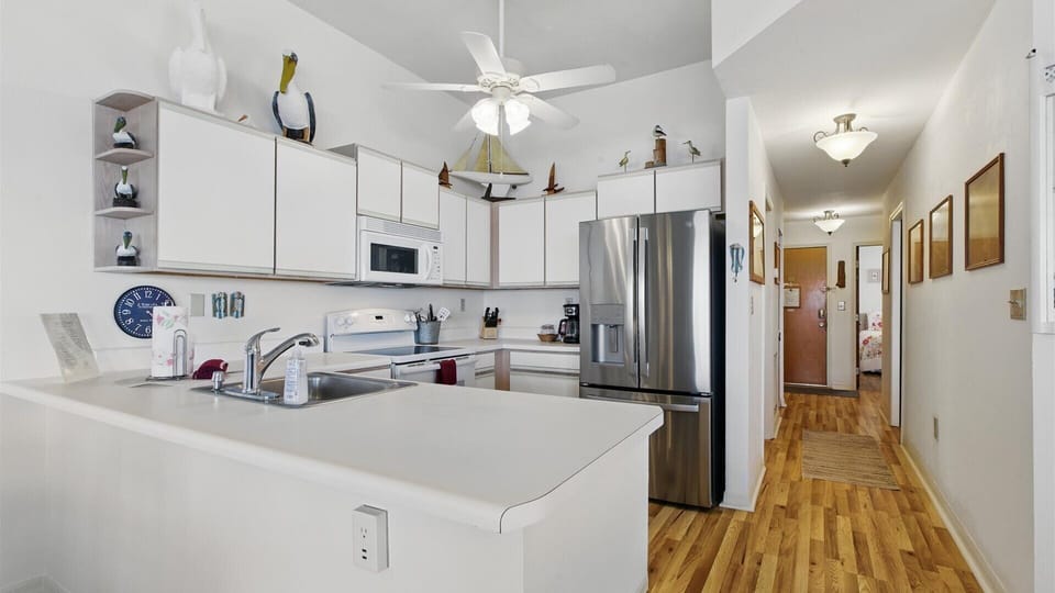 Fully Stocked Kitchen with Dishwasher