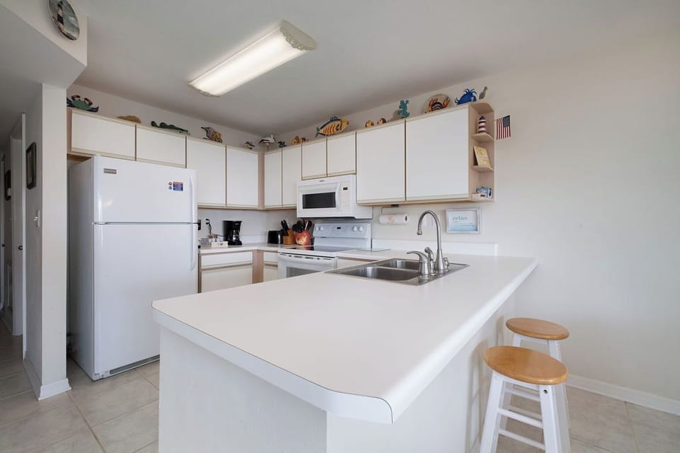 Fully Stocked Kitchen with Dishwasher