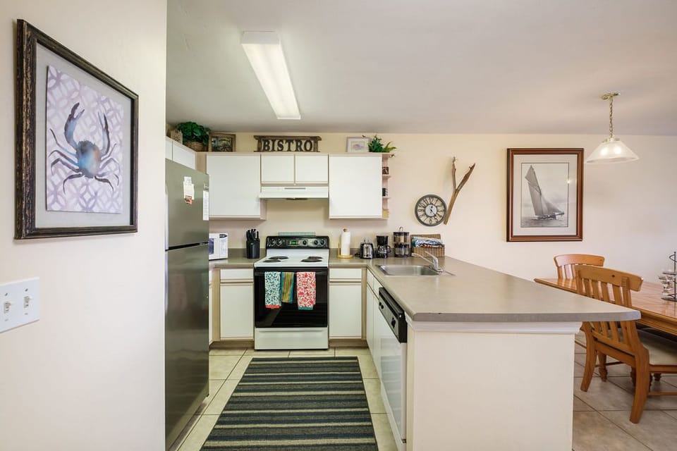 Fully Stocked Kitchen with Dishwasher