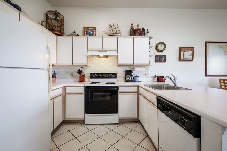 Fully Stocked Kitchen with Dishwasher
