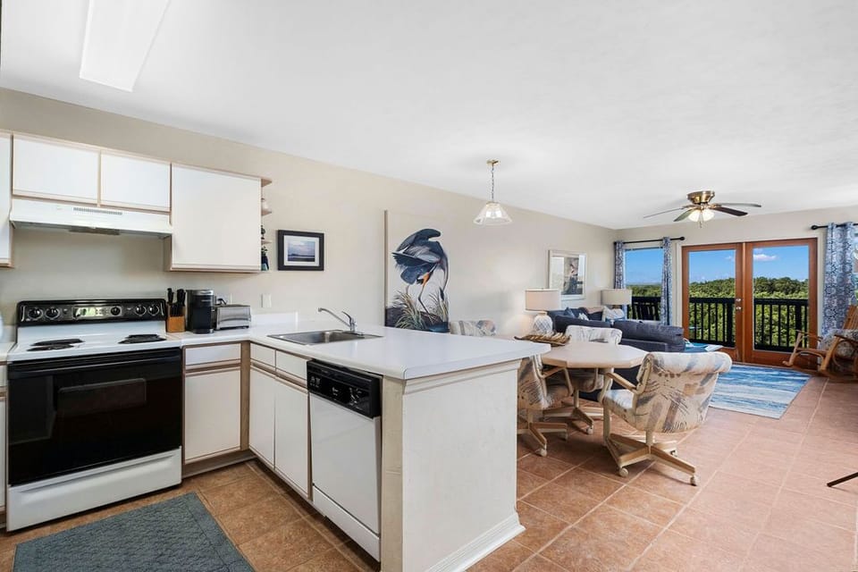 Fully Stocked Kitchen with Dishwasher