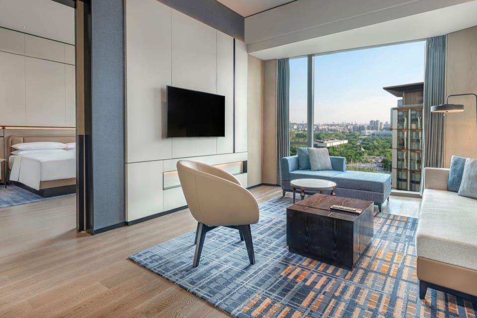 Studio Suite, 1 King Bed | Premium bedding, down comforters, in-room safe, desk