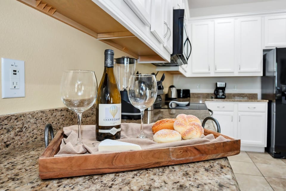House (6 Bedrooms) | Private kitchen | Microwave, oven, stovetop, dishwasher